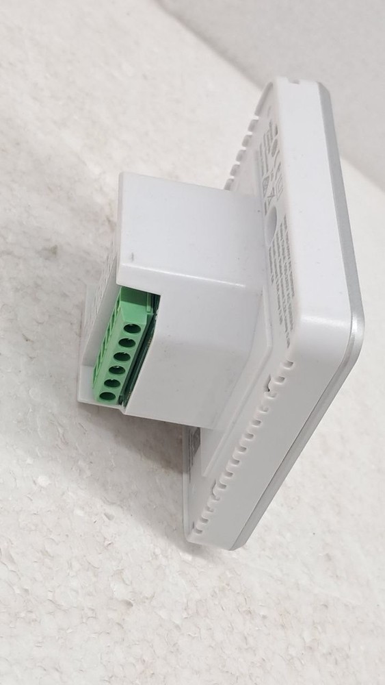 Johnson Controls T7600-TF20-9JS0 Temperature Controller