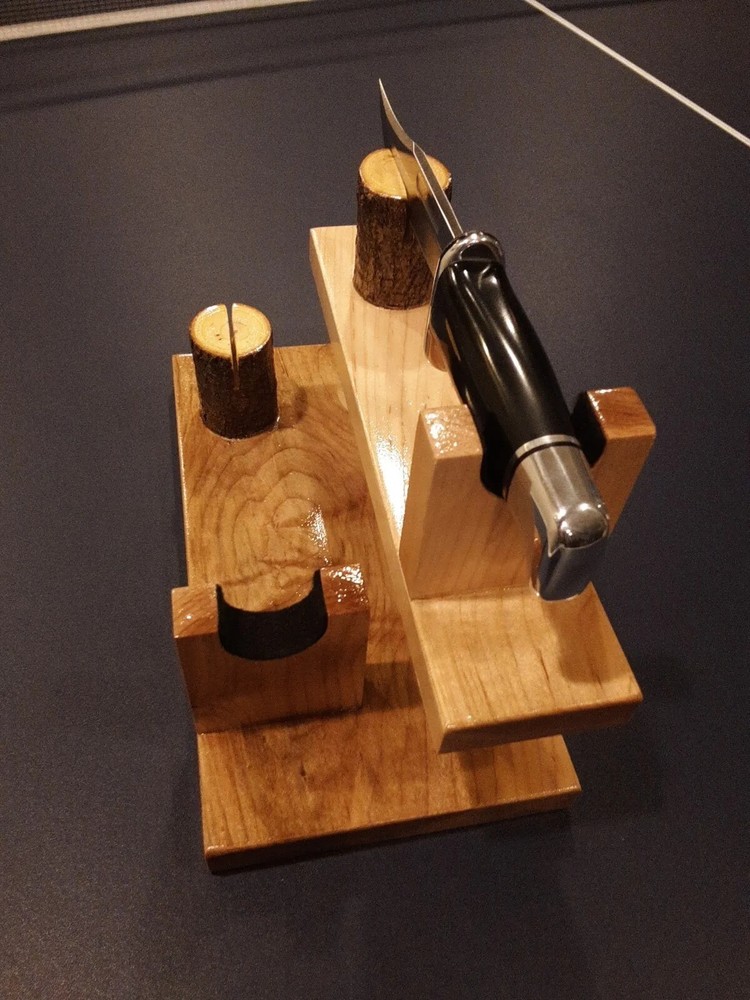 DOUBLE KNIFE DISPLAY STAND . SOLID MAPLE