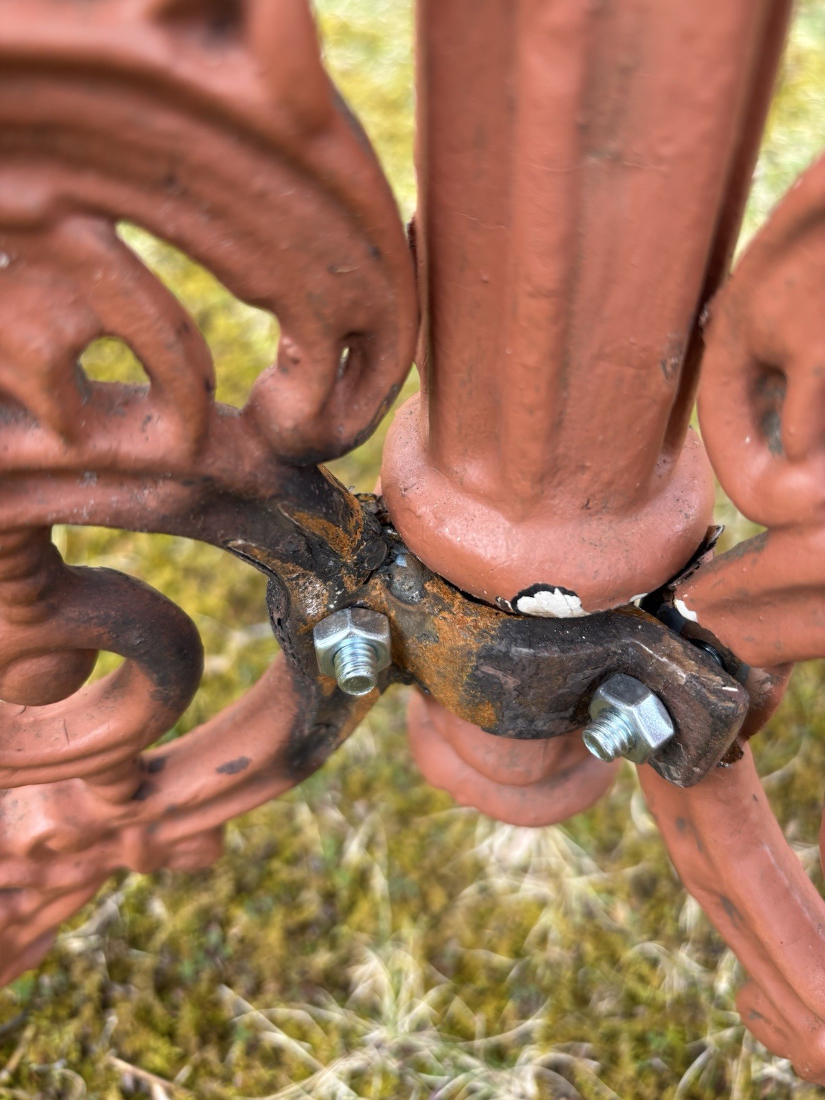 Vintage Victorian Grape Vine Cast Iron Patio Bistro Table GRIFFIN LEGS Garden