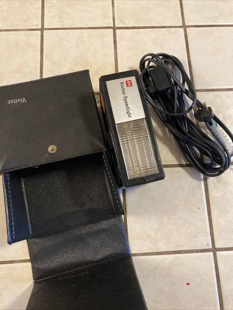 Vintage Vivitar Speedlight 44 Electronic Flash Unit W/Case Untested