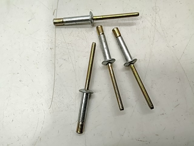 Rivet (4) - 2000 POLARIS NOS
