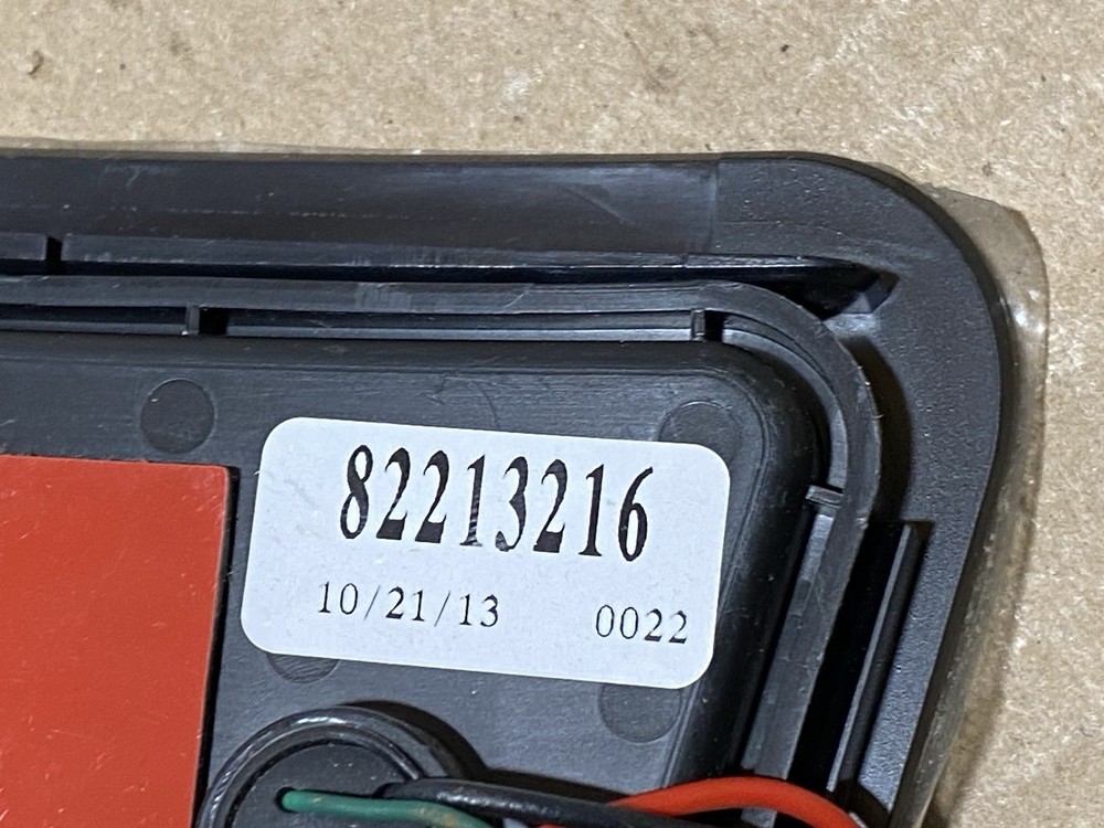 CHRYSLER OEM 82213216AB