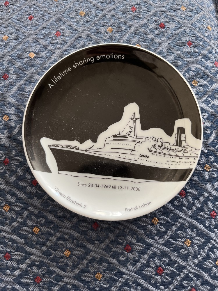 Queen Elizabeth 2 souvenir