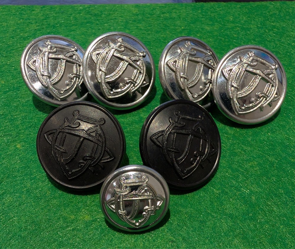 Devon Special Constabulary uniform buttons 6x25mm, 1 x17mm