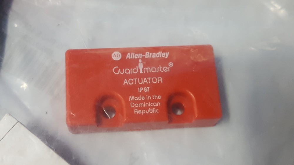 Non-contact Switch, 440N-Z2NRS1C, Allen Bradley, Guard Master,Magnetically Coded