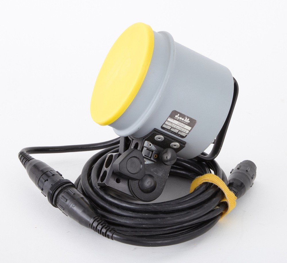 DYNALIGHT 2040 2000 Watt  Strobe Head, 16 ' Cord. TESTED!! WORKING!!