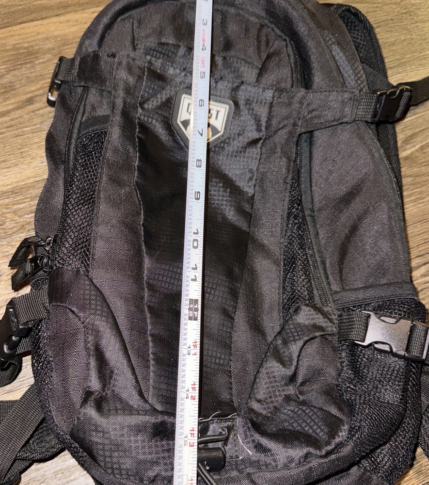 Quest Hydration 2L Daypack Backpack Hiking No Bladder Black Multiple Pockets