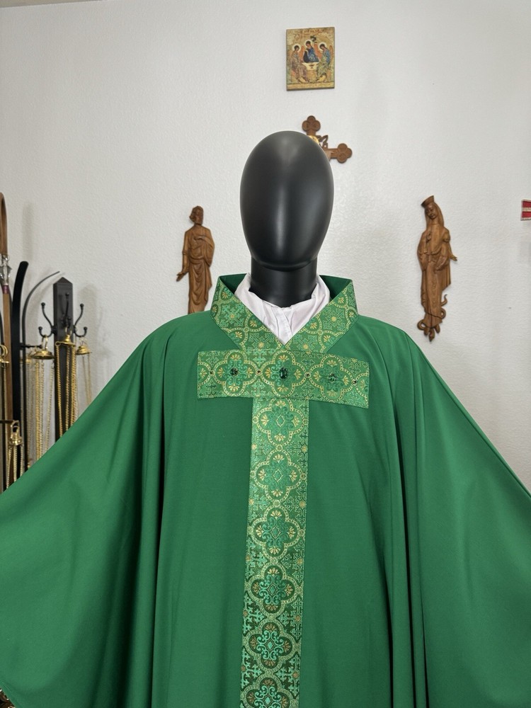 GREEN VESTMENT CHASUBLE & STOLE
