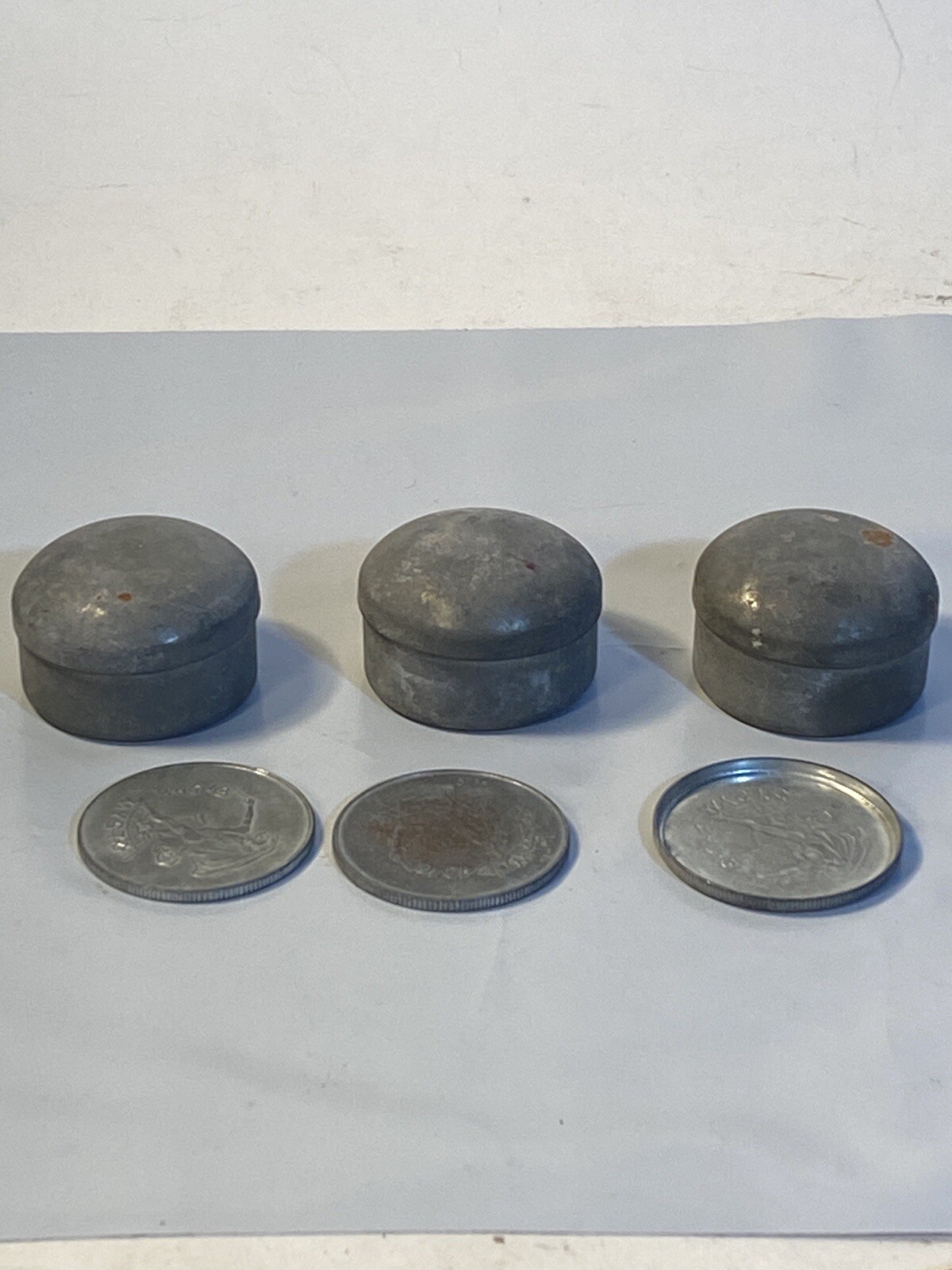 Magic Mysto Dancing Devil Magician - 30mm 2 Tokens 1 Hollow Shell 3 Tins W/Lids