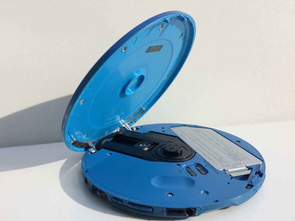 Sony D-EJ700 CD Walkman Portable CD Player Discman blue working all