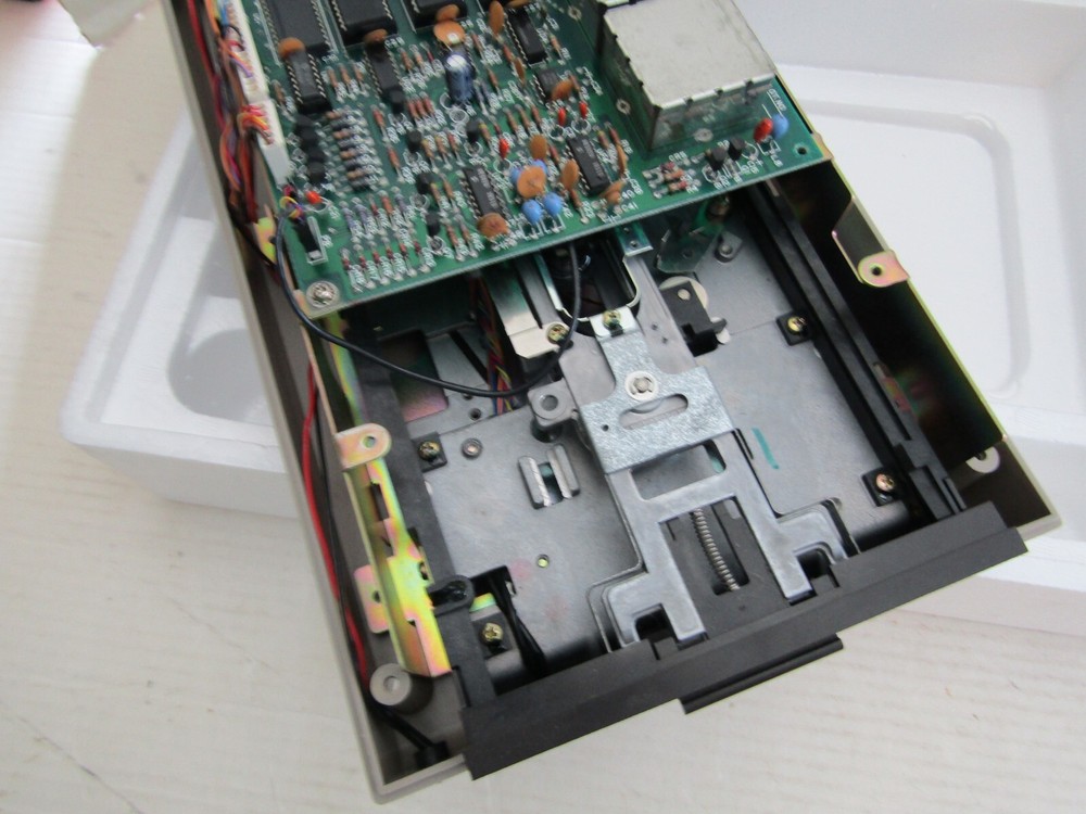 VINTAGE COMPUTER COMMODORE SINGLE FLOPPY DISK 1541 DRIVE POWERS ON