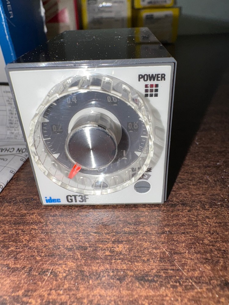 NEW IDEC GT3F-2A100 ELECTRONIC TIMER B395
