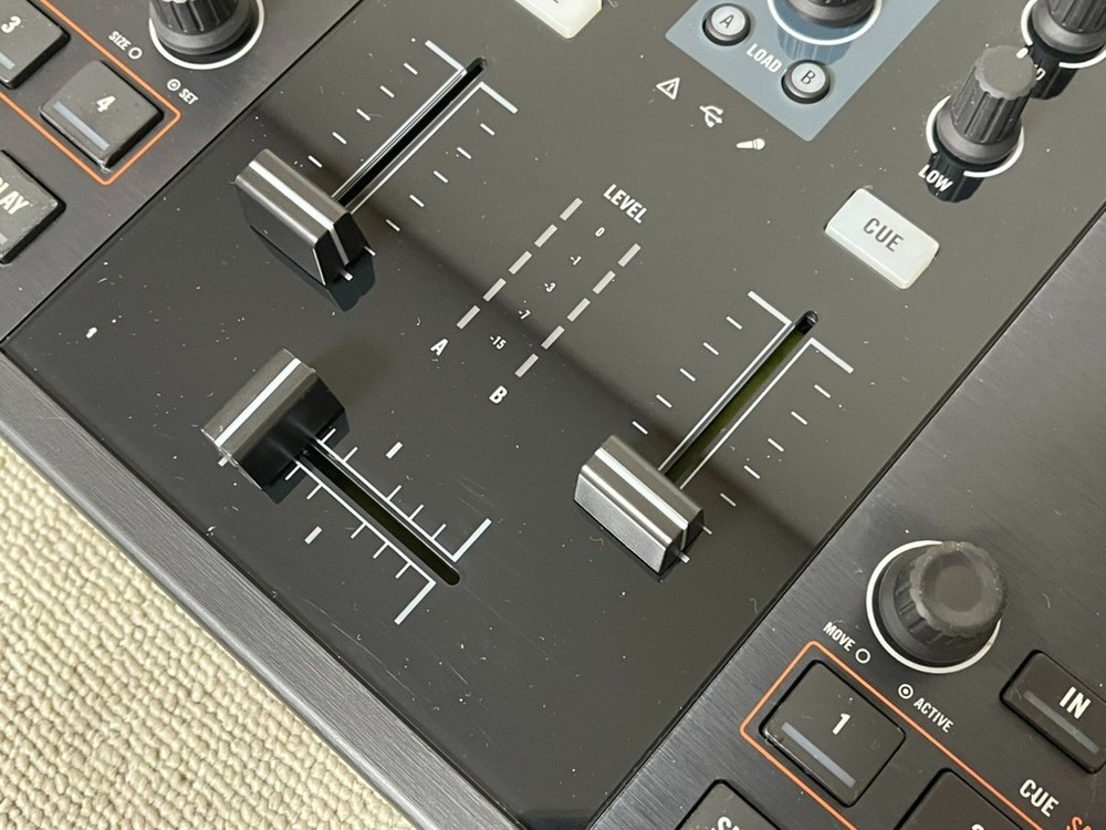 Native Instruments Traktor Kontrol S2 MK1 DJ Controller 2-Channel with Adaptor