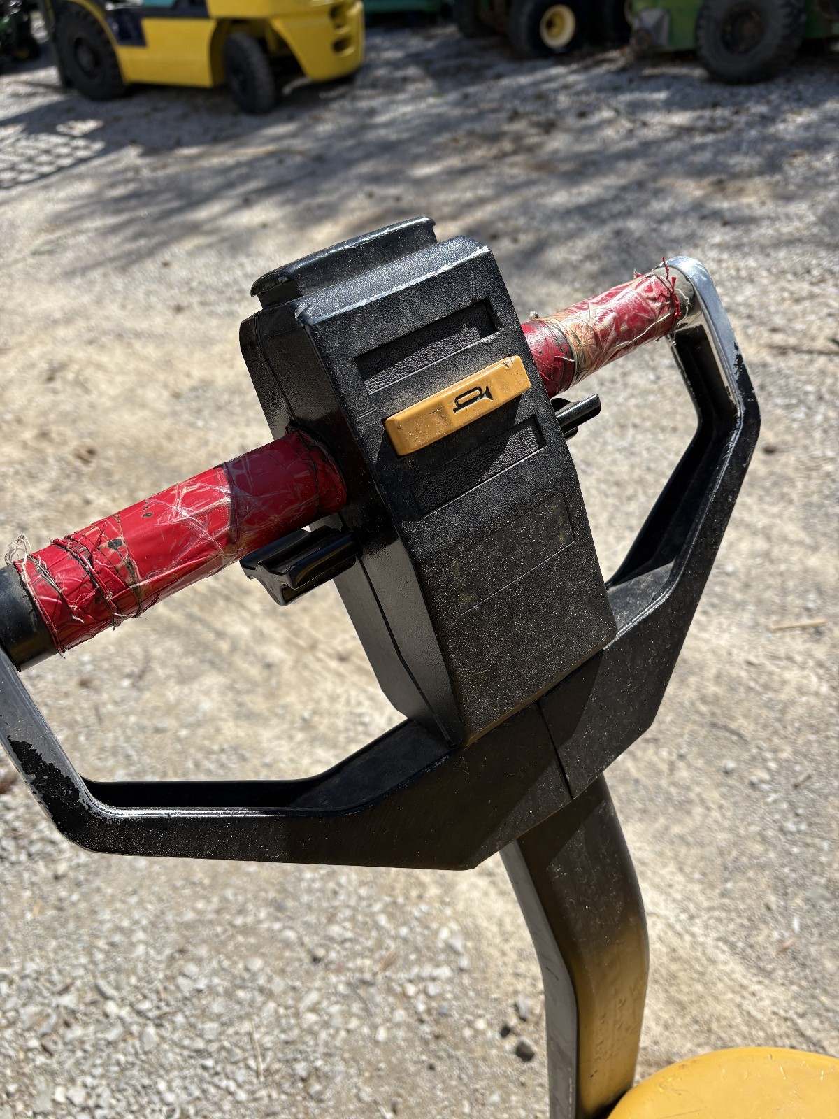 Yale MSW030SCN, 2800 LB, 2-Stage Mast 130”, Electric Pallet Stacke