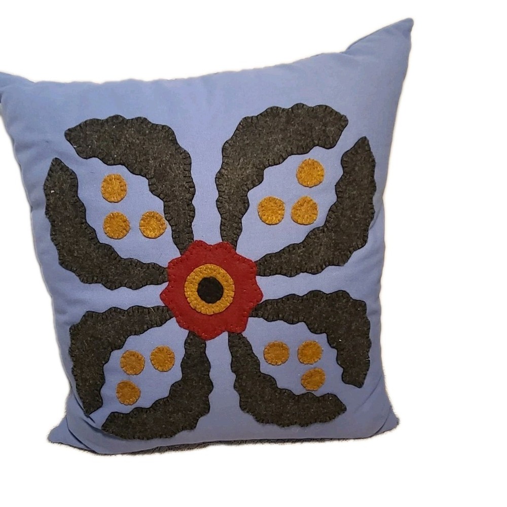 Large symmetrical floral Throw Pillow Crafted through Applique' Pattern