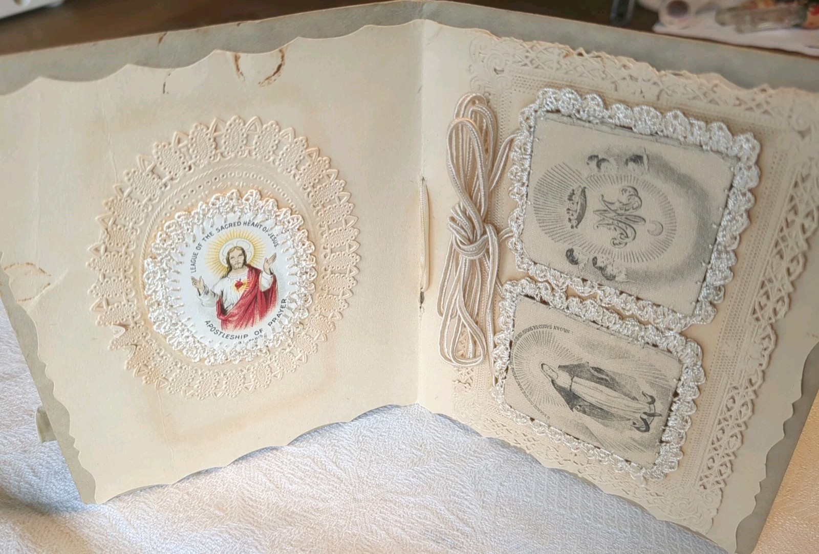 Antique French Lace Needlepoint Catholic Scapular On Card