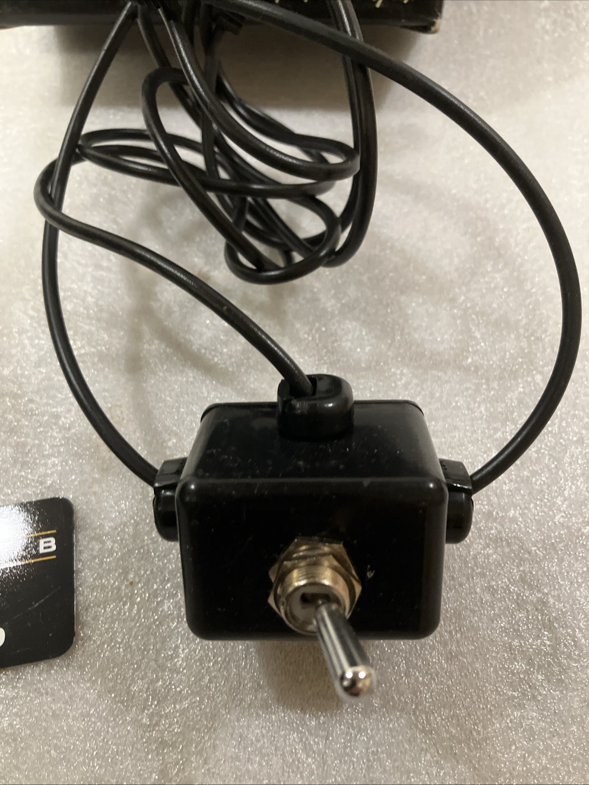 New Old Stock Hummingbird SS1-6 Switch For 1 Unit To 2 Transducers.