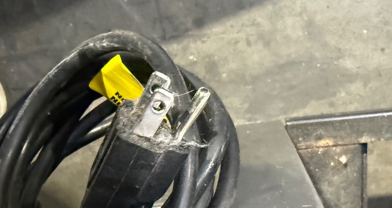 TRUE GDM-10 SINGLE GLASS DOOR REFIGERATOR MERCHANDISER COOLER