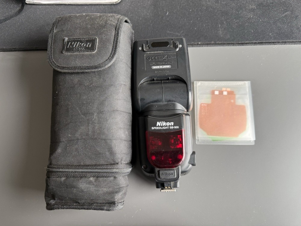 Nikon Speedlight SB-900  Flash With Case Tested