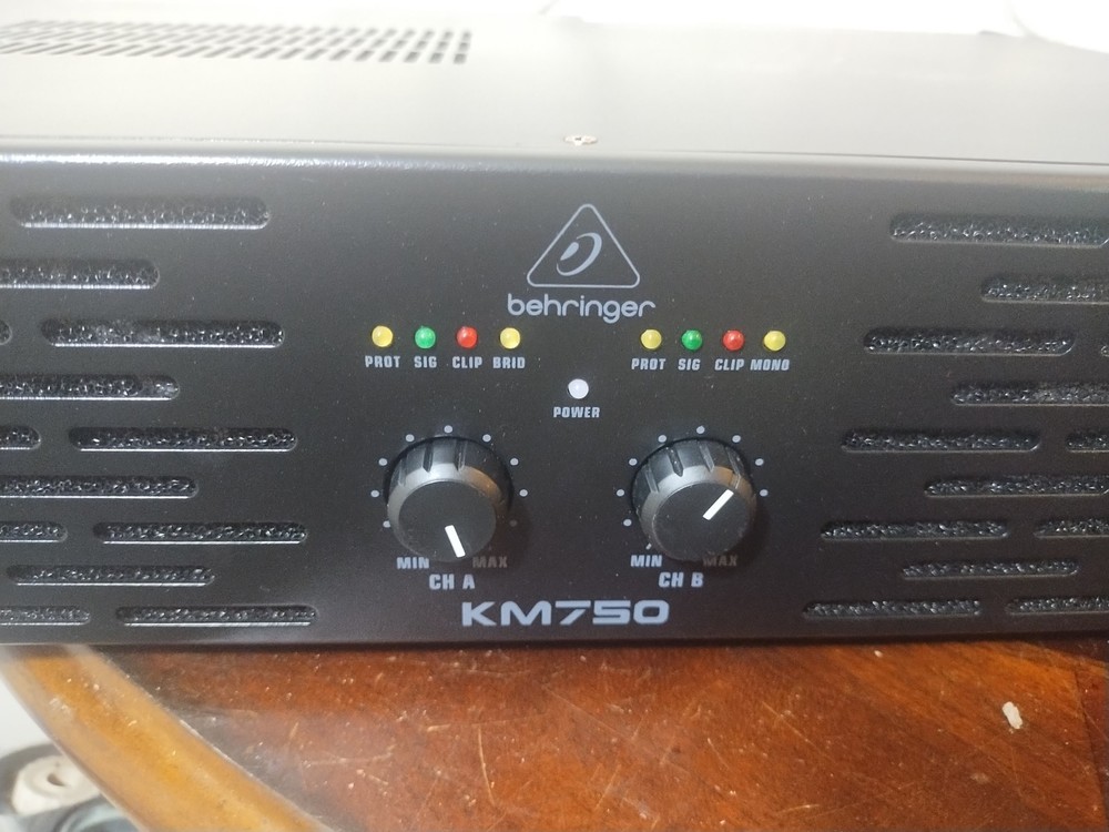 Behringer KM750 750 Watt 4-Ohm Stable Bridgeable Studio Amplifier **EUC