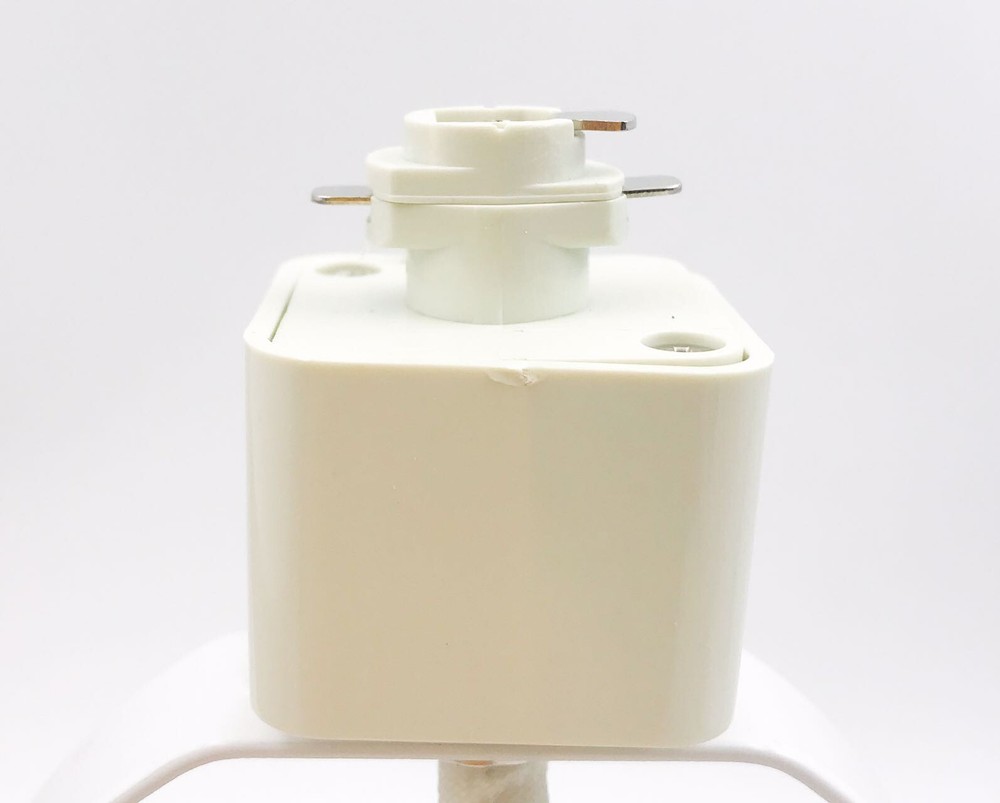 Line Voltage Track Lighting Head, White ,120V E26 Medium Socket ,HV230 WH