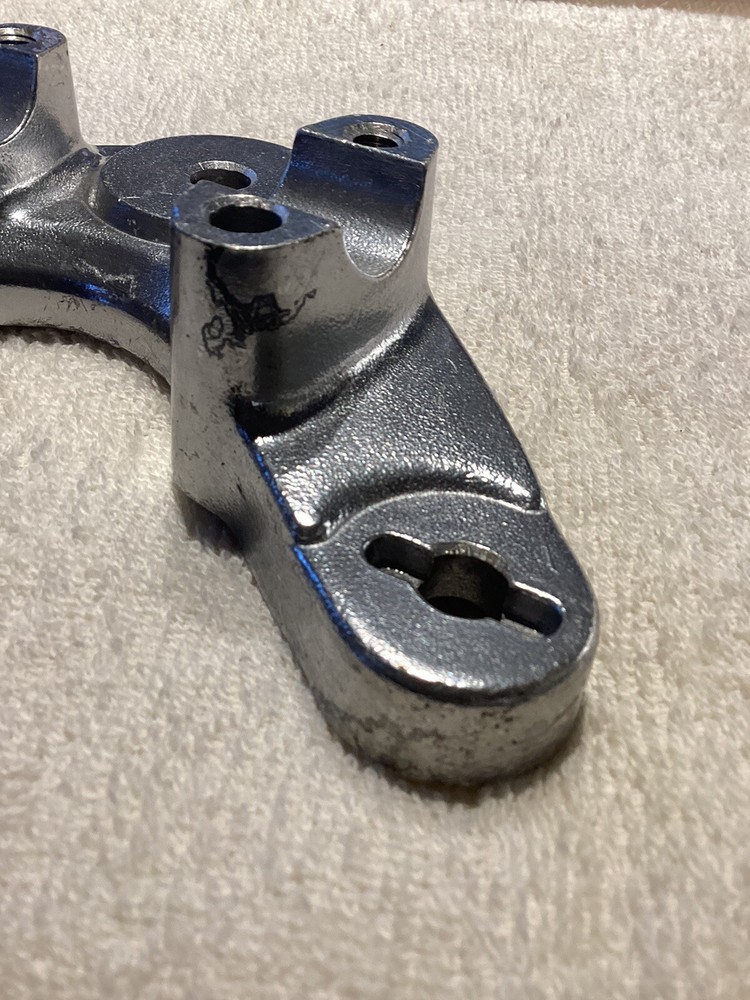 Suzuki AP50 Top Yoke