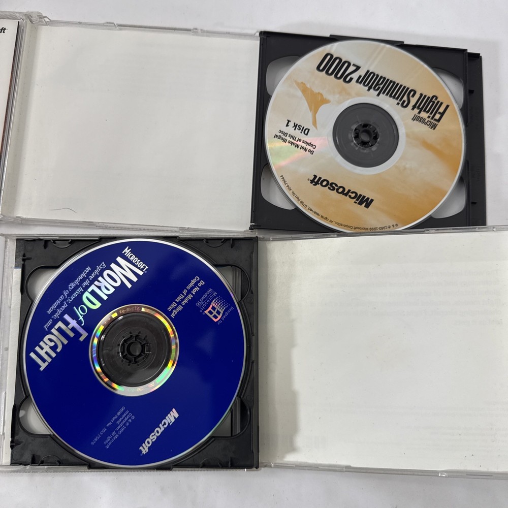 2 Vintage Microsoft Flight Simulator 2000 & 98 Software on CD ROM (7)