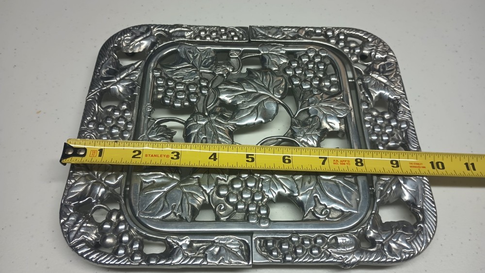 Lenox Grapevine Pattern Metal Expandable Trivet