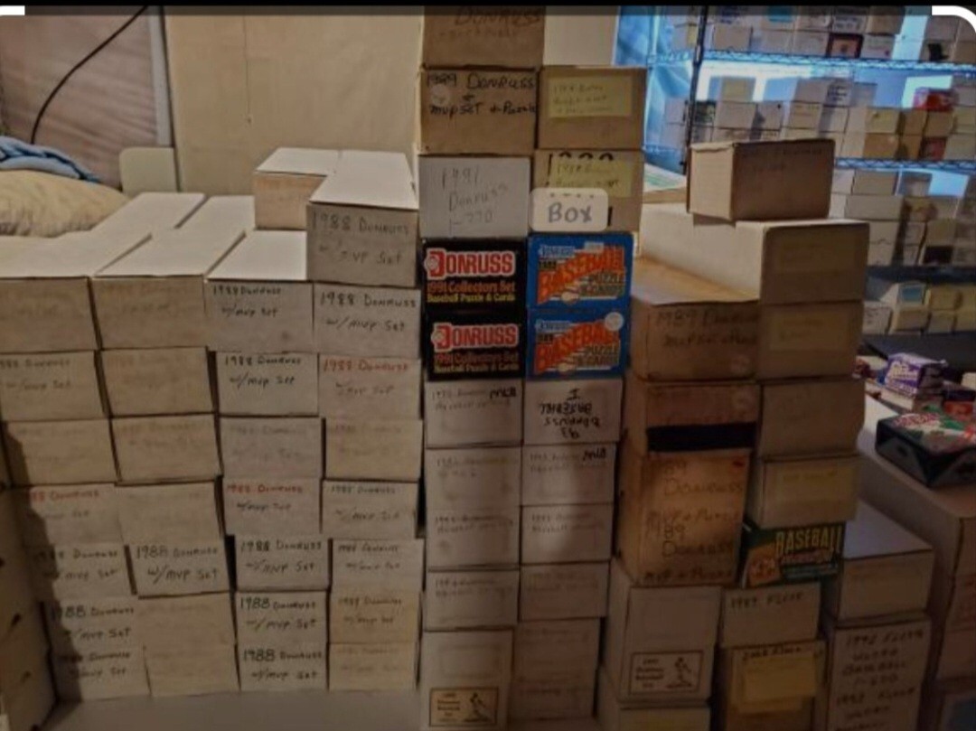 ESTATE Mixed Sport Storage unit find 500 Ct Card Box , Stars Rookies , Commons