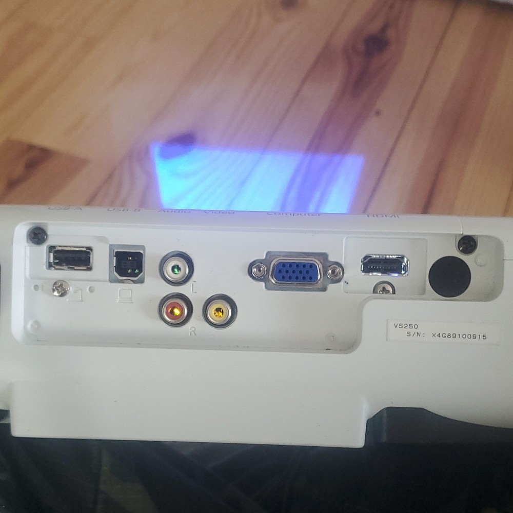 Epson VS250 3LCD Projector, Remote Control, USB VGA, White