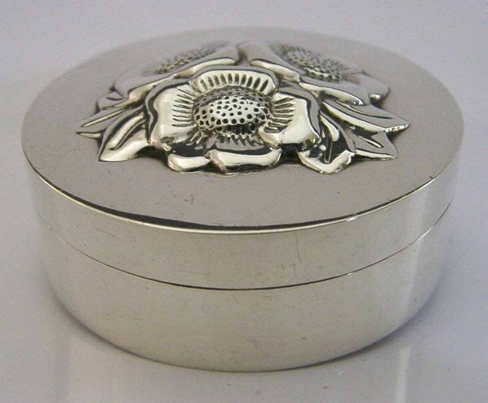 BEAUTIFUL 2 inch ENGLISH SOLID STERLING SILVER BOX 2004 MINT