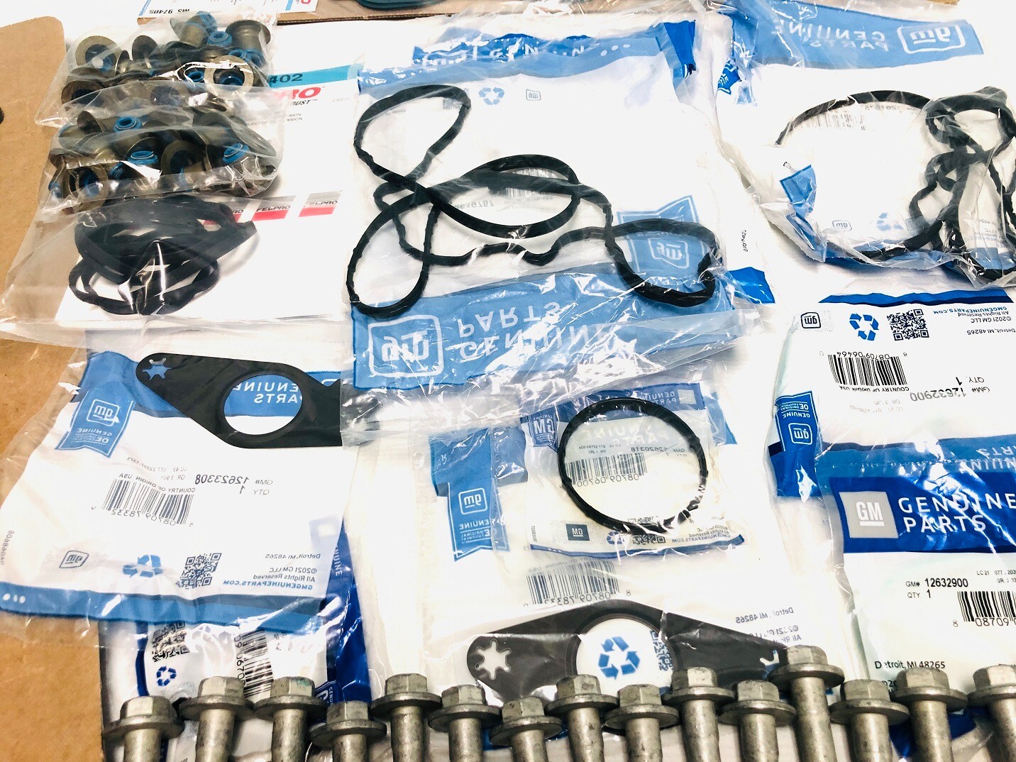 Cylinder Head Gasket Set & Bolts 2014-20 Chevy & GMC Direct Injected 6.2L L86