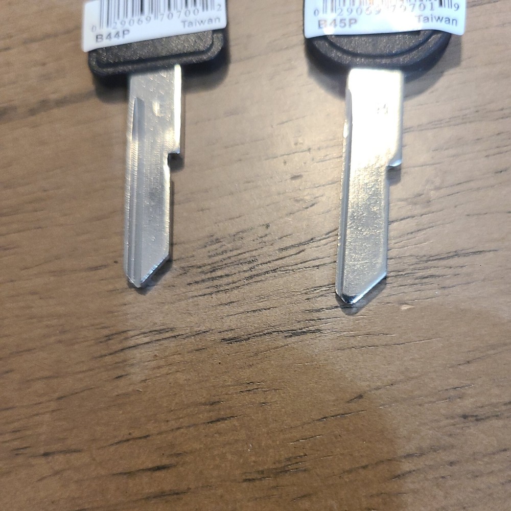 2 GM Plastic Head key blanks E-H b44p and b45p