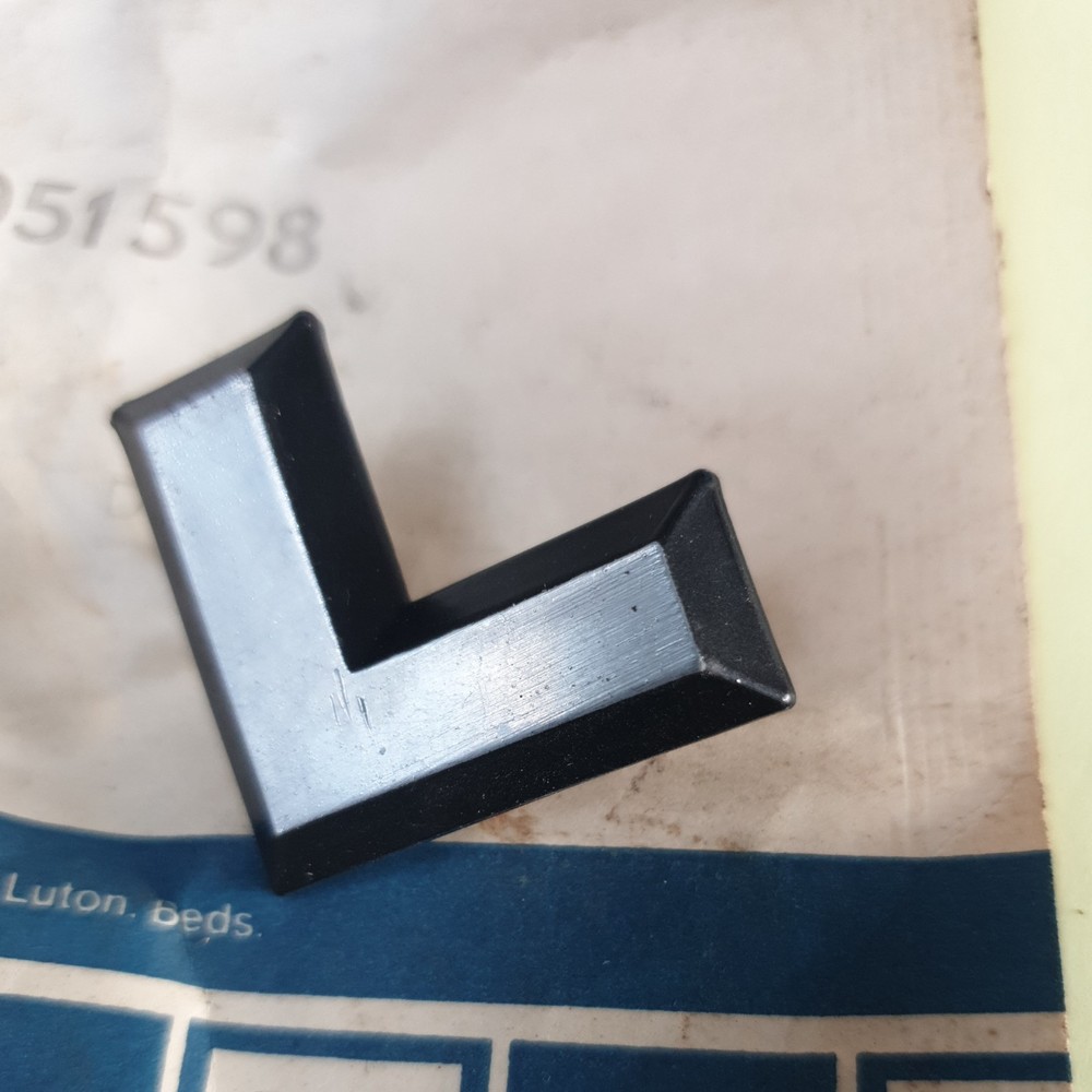Vauxhall letter "  L  " 91051598