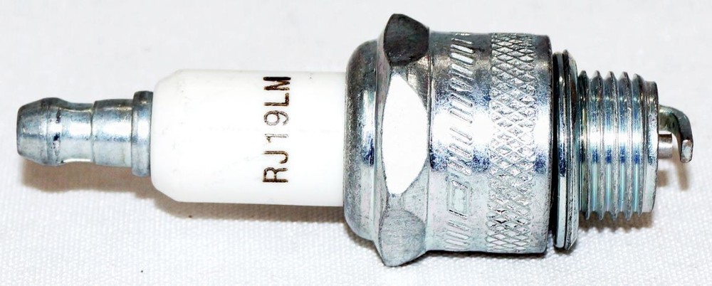 Champion Copper Plus 868 Spark Plug RJ19LM