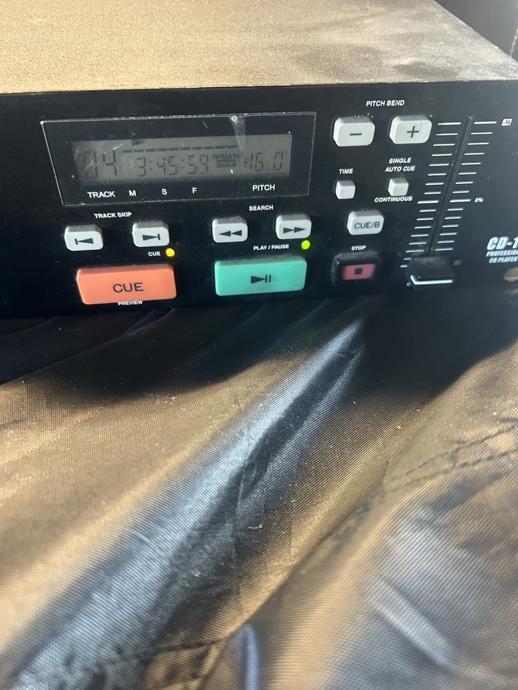 a Gemini CD-110 Professional CD Player Untested