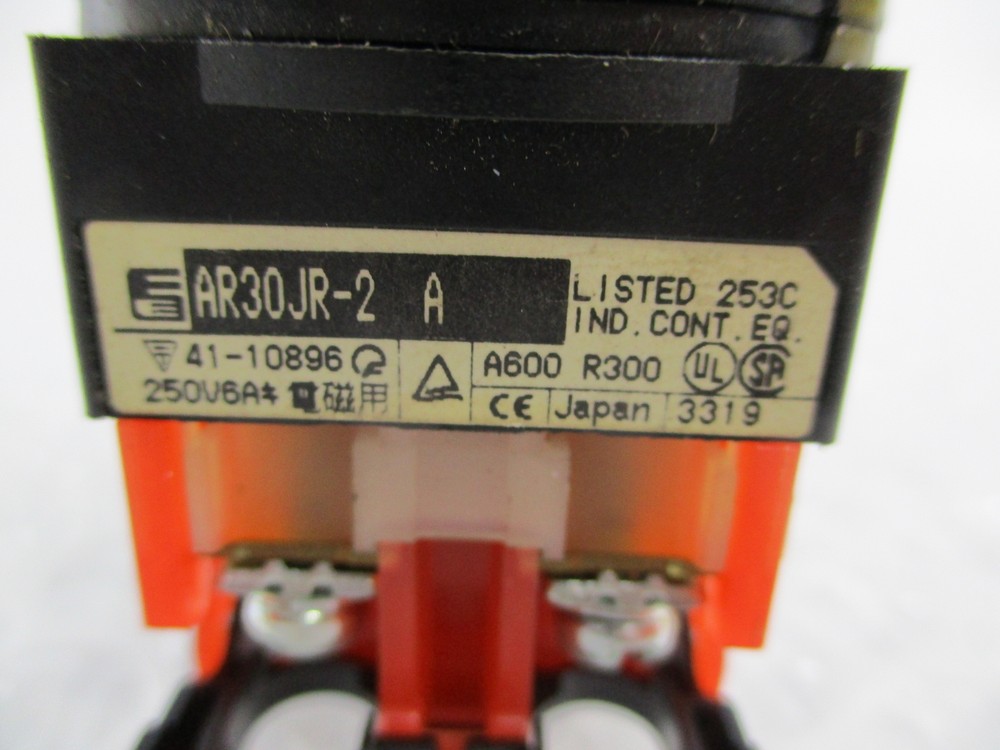 FUJI ELECTRIC AR30JR-2A SELECTOR SWITCH W/KEY NSNP