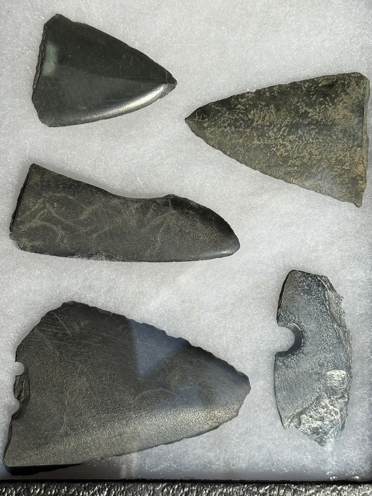 5 Stone Artifacts Biface Prehistoric Projectile Points, Scraper Basalt/Chert