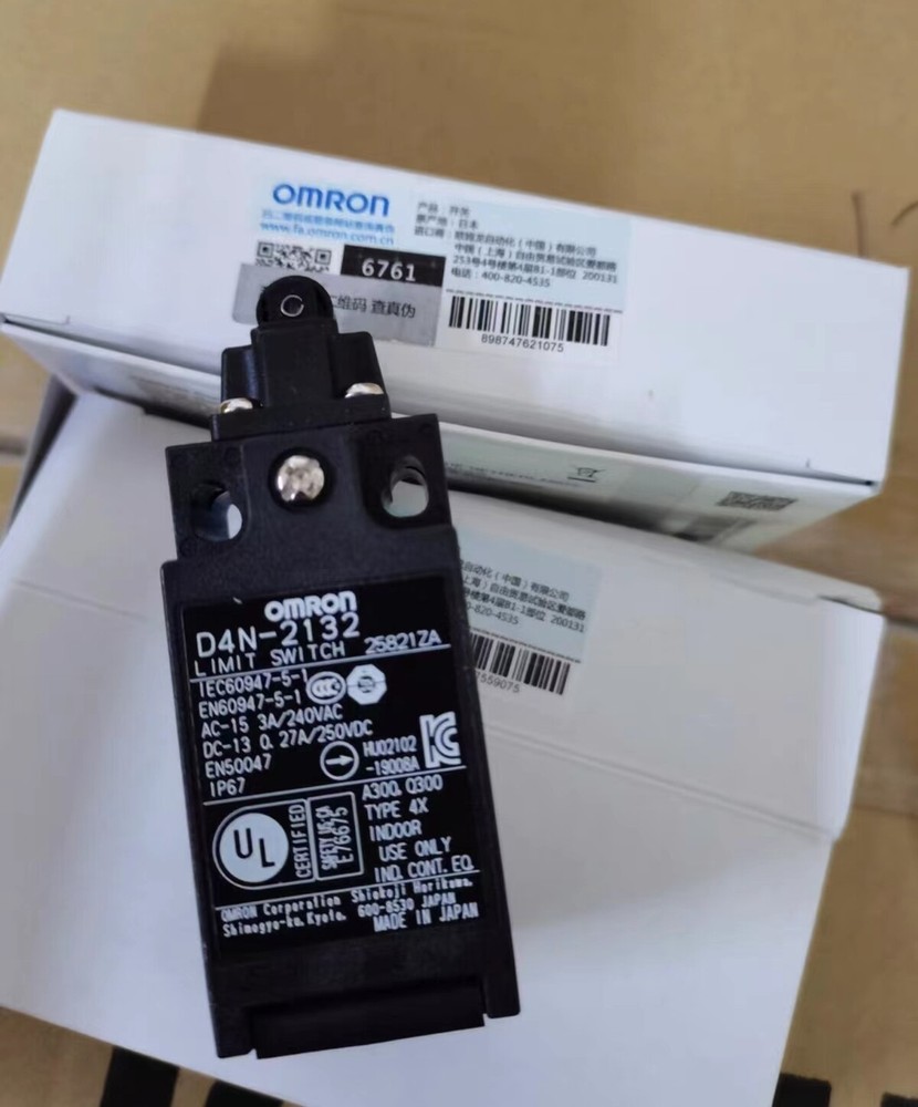 1pcs OMRON D4N-2132 limit switch