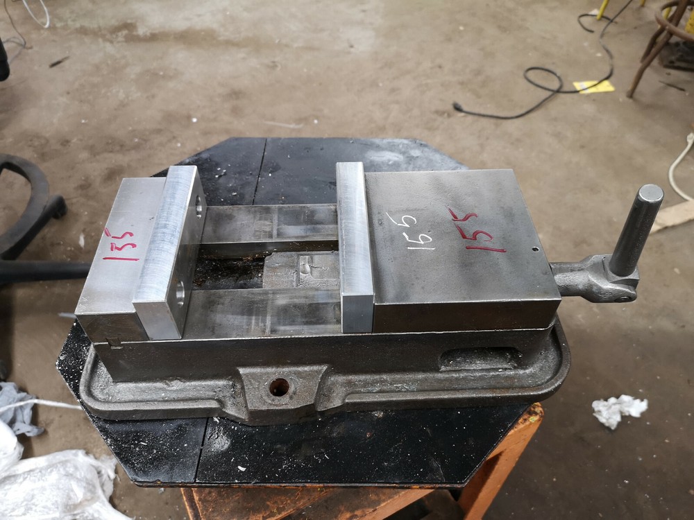 Kurt 6" D60 ANGLOCK Percision Machinest Vise SMOOTH OPERATION 155
