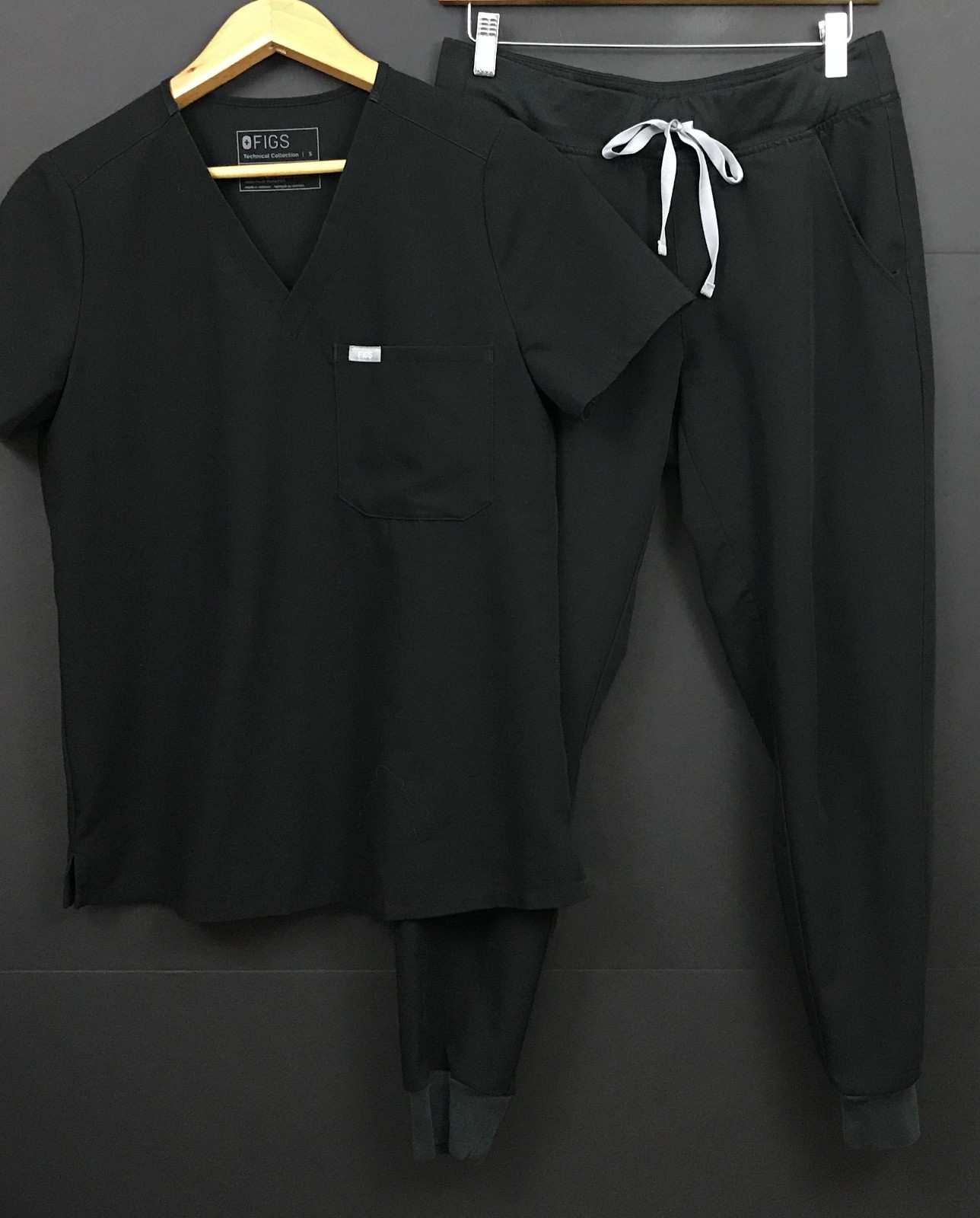 FIGS Catarina One-Pocket Scrub Top & Zamora Jogger Pants Set Black Size SP