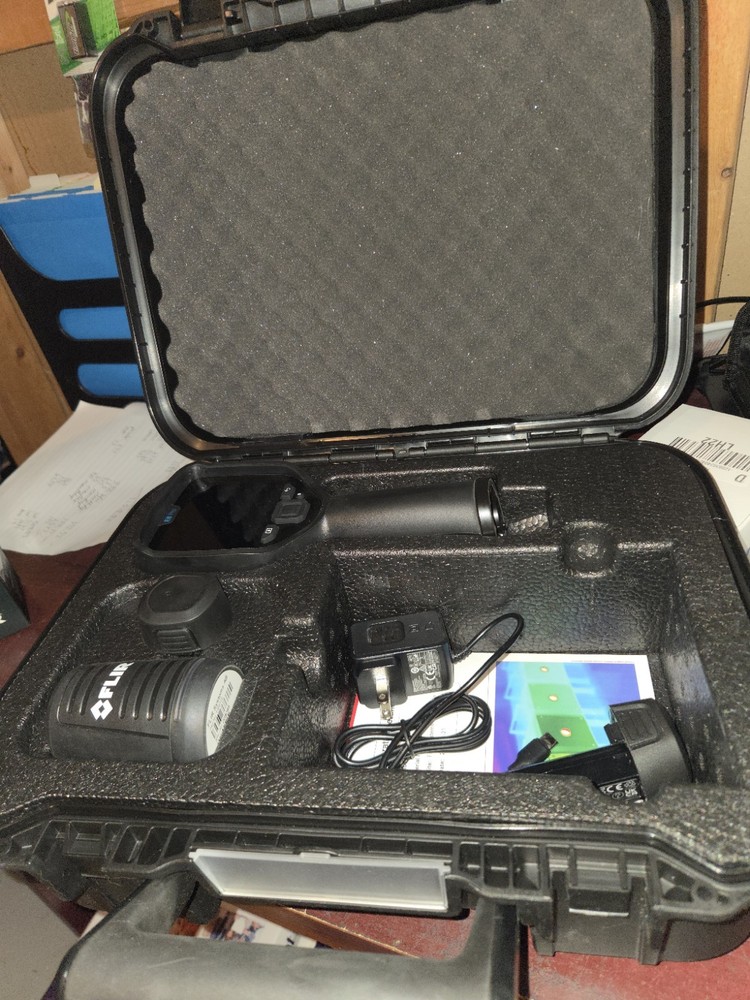 flir e8 pro With Mr59 Moisture Meter