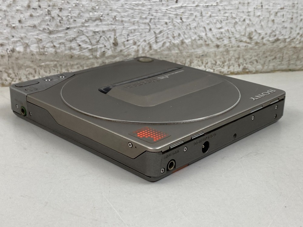 Vintage Sony D-250 Discman Portable CD Player Silver