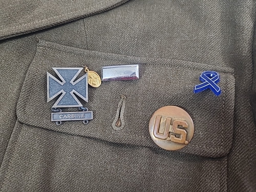 Vtg US Army Sergeant Technician 3rd Class uniform Jacket With Pins WW2 FLAWS
