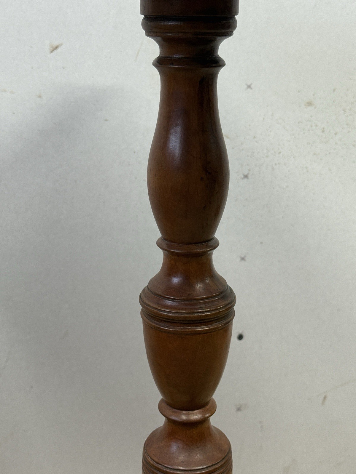 Antique New England maple federal cherry candle stand 1810 spider legs