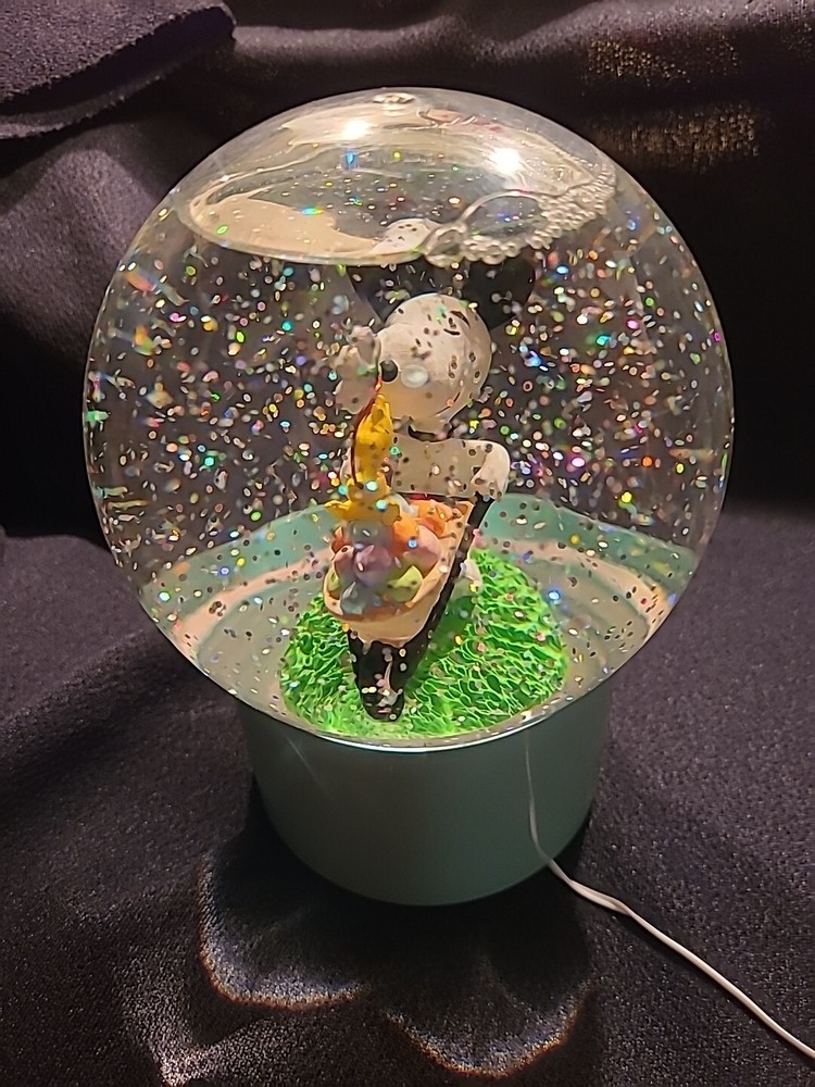Snoopy Easter LIGHT UP Water Globe Snow Globe Please Read