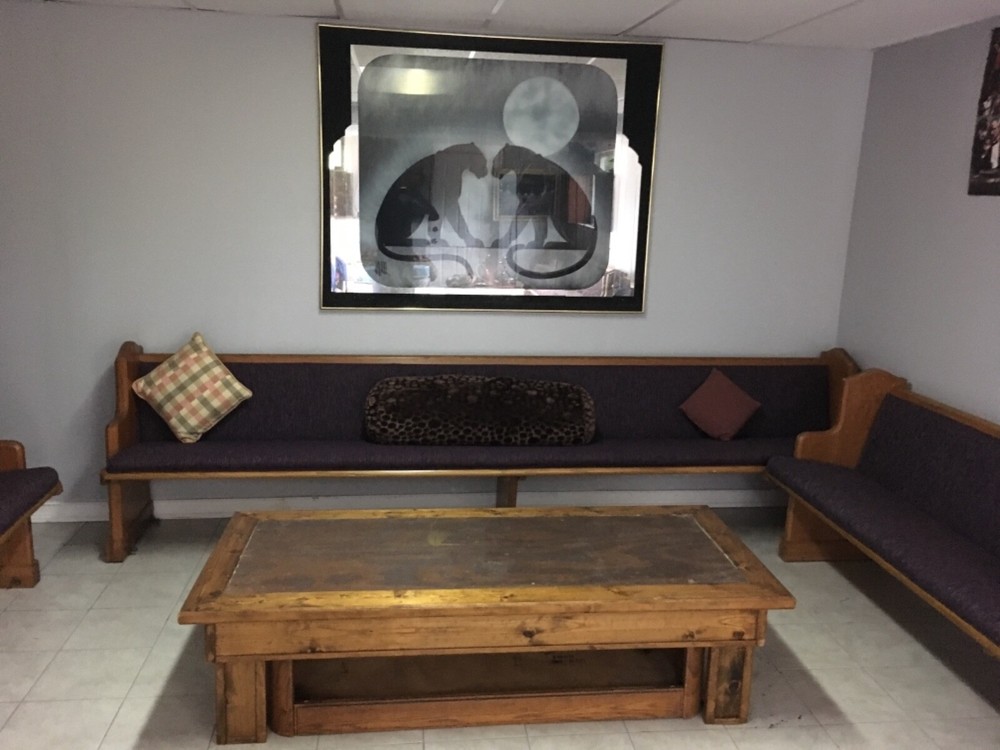 Lounge/restaurant/barbershop benches