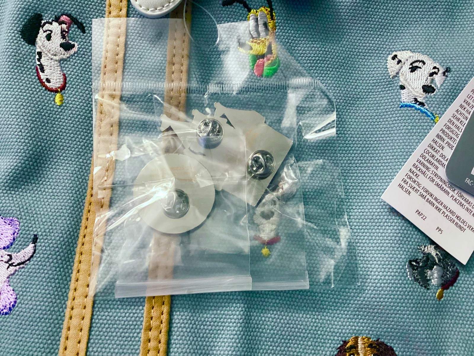 2026 DISNEY THE DISNEY STORE EST 1987 DOGS LARGE CANVAS TOTE BAG & LAPEL PIN SET