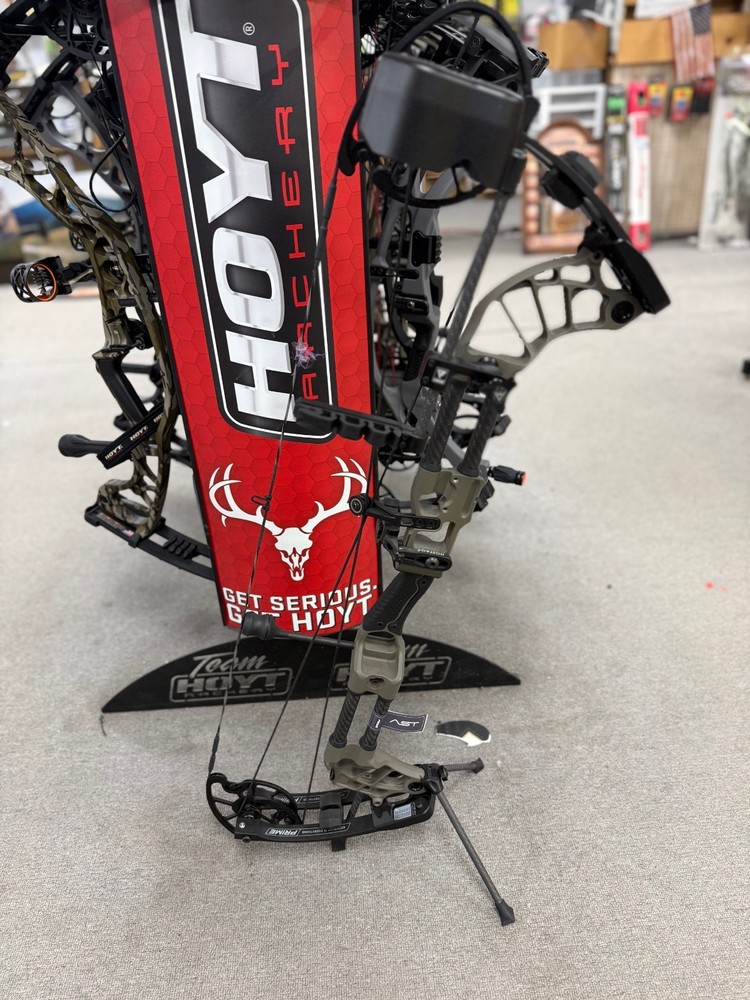 Prime Archery Divide 33 70lb GREAT CONDITION Store display