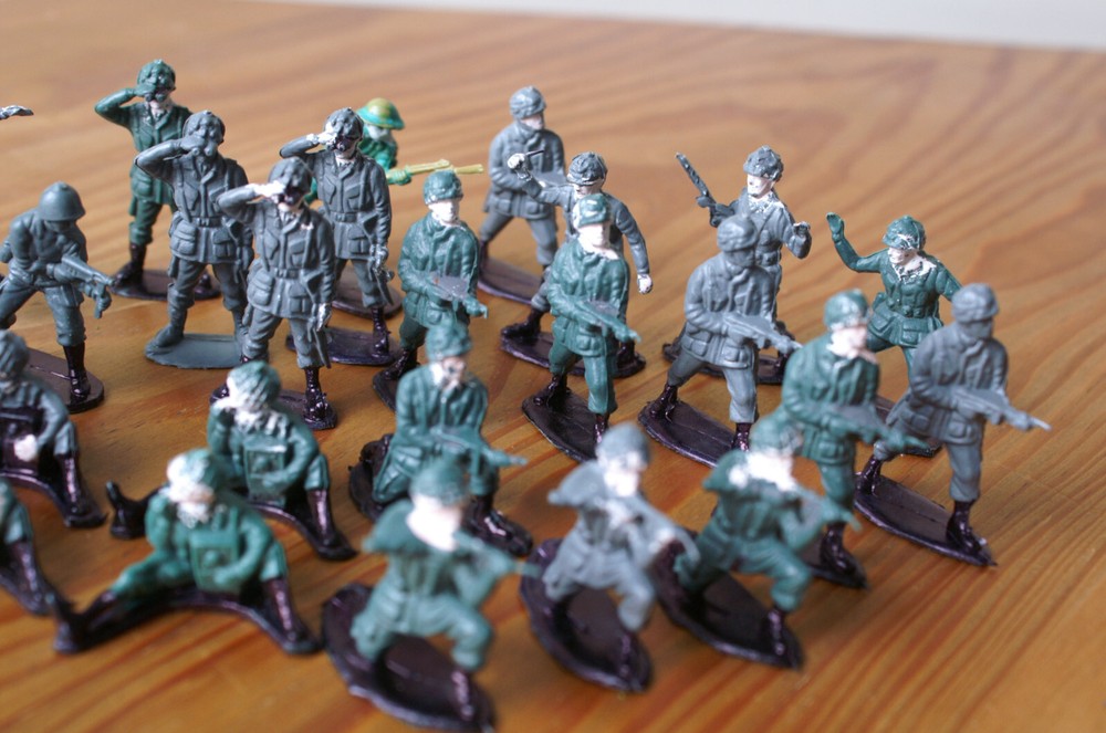 Games Workshop 34 assorted Soldiers